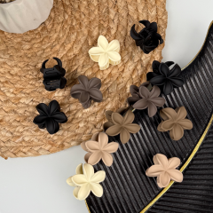 Краб пластик матовий гавайська квітка, 4см, бежева